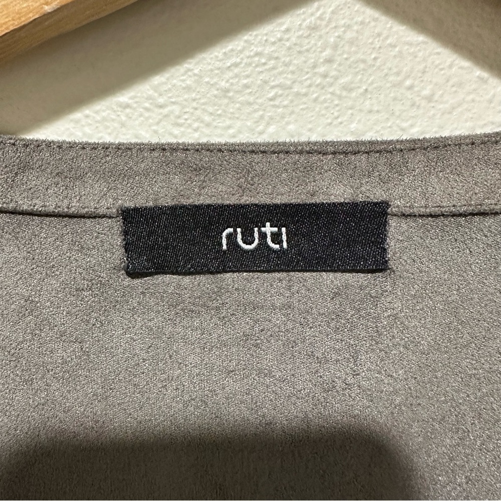 Ruti Microsuede Top - Picture 4 of 9
